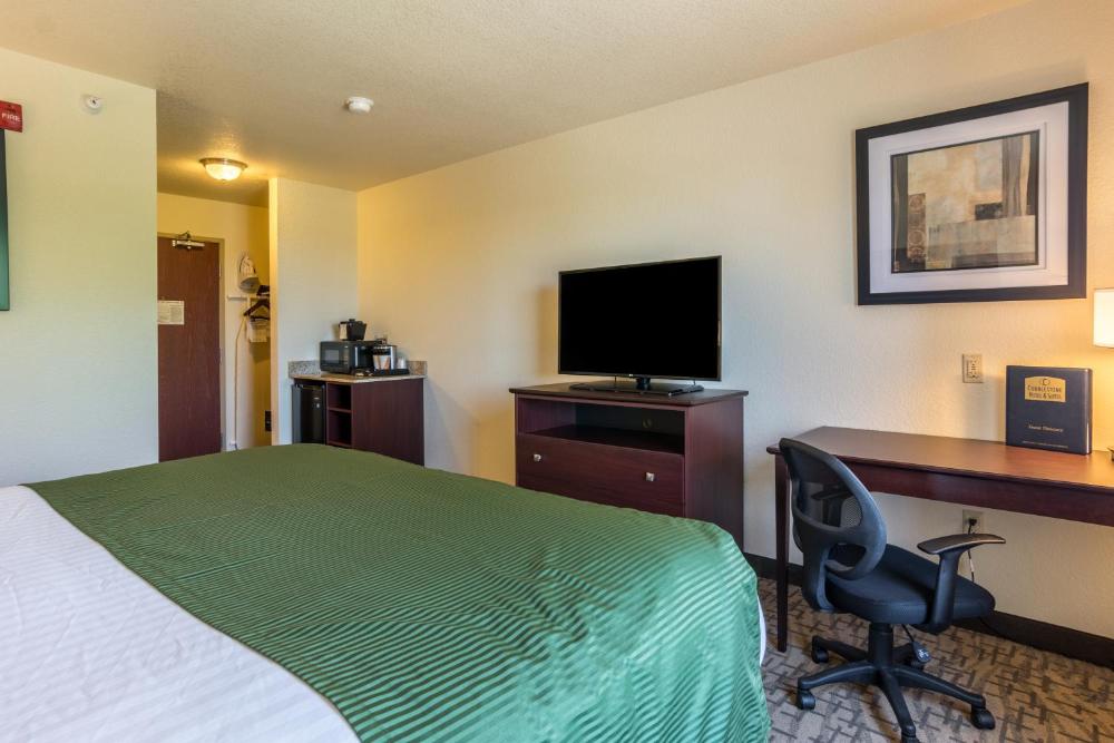 Deluxe King Room interior